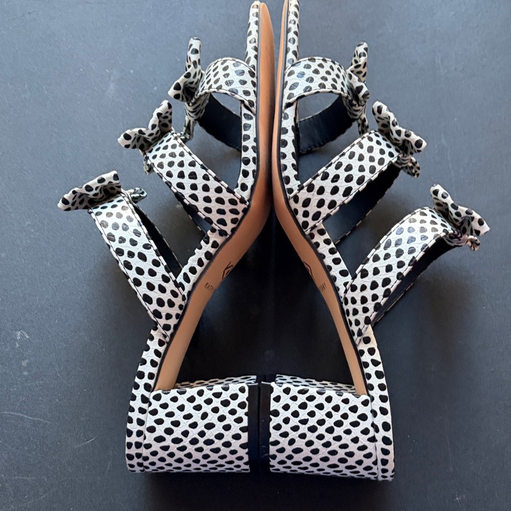 Katy Perry Collections Black and White Bow Sandals Size 9/9.5 (estimated) - Picture 5 of 6